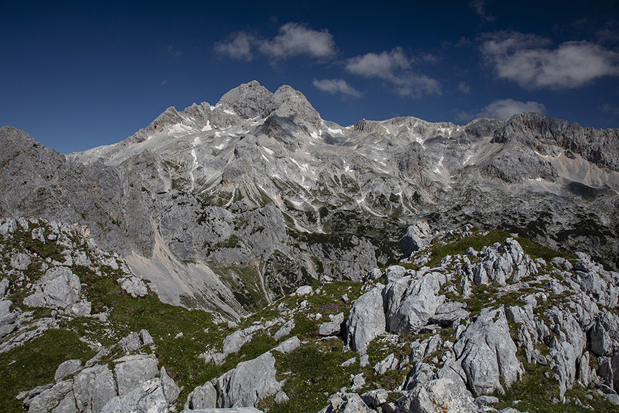 Triglavsko pogorje
S sedla med Velikim Draškim vrhom in Toscem.
Ključne besede: veliki draški vrh tosc triglavsko pogorje