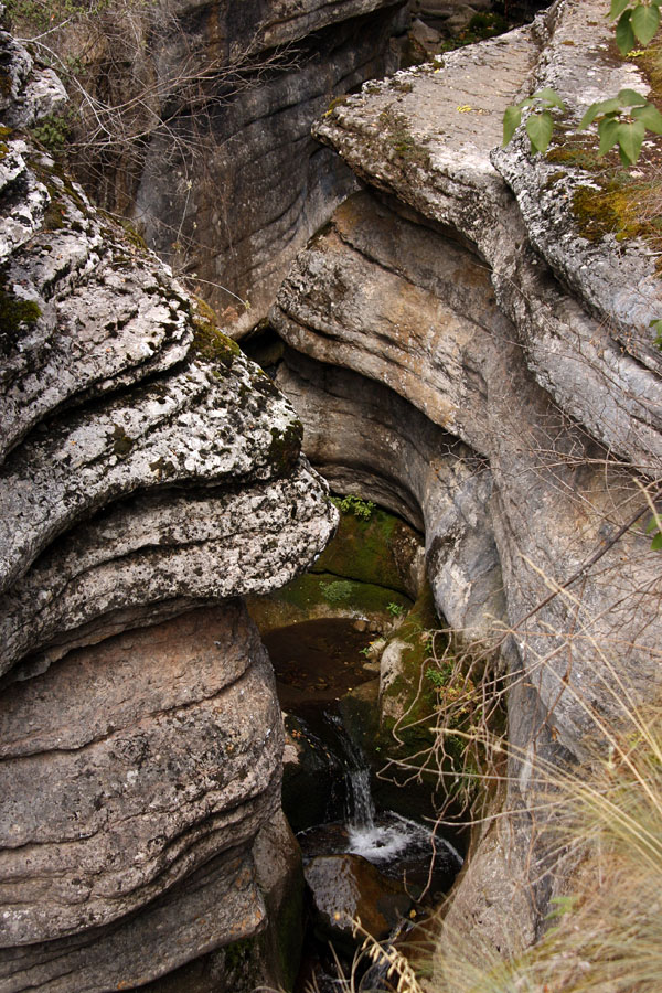 Rosomački lonci III.
Zanimiv kanjon na skrajnem vzhodnem delu Srbije. 
Ključne besede: rosomački lonci