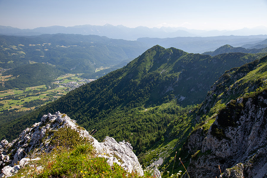 Lisec
S poti na Konjski vrh. V dolini se vidi del Bohinjske Bistrice, gora je Lisec.
Ključne besede: konjski vrh lisec