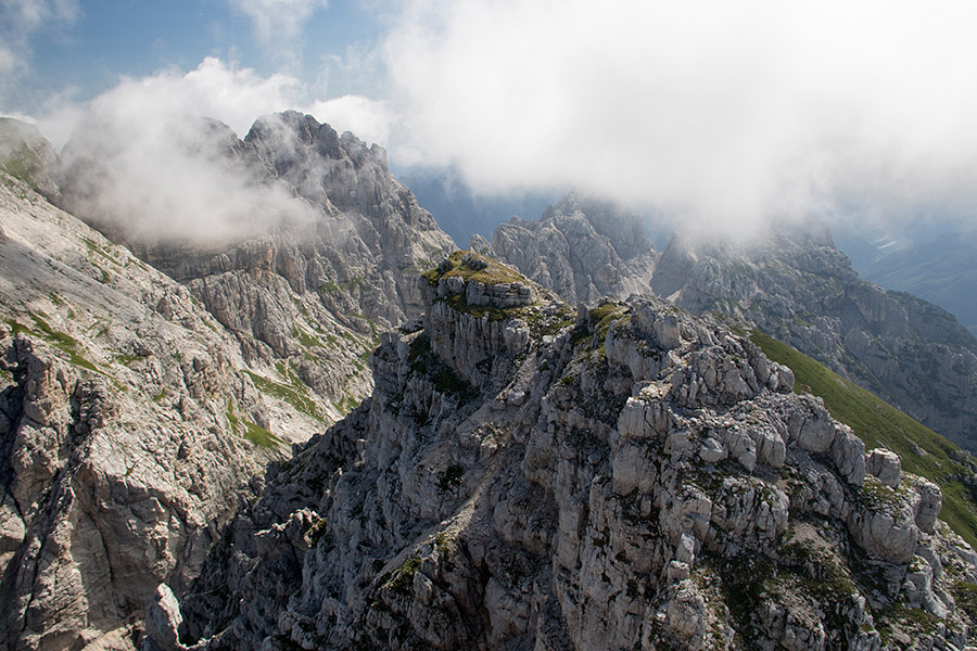 Z vrha Koštrunovih špic
Pogled na vzhodni greben Koštrunovih špic.
Ključne besede: koštrunove špice
