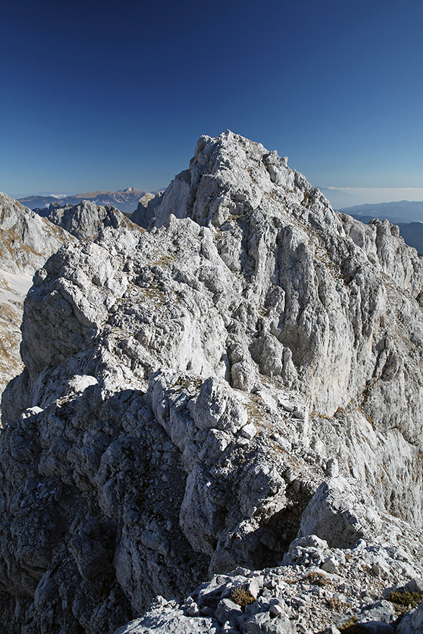 Greben Škednjovca
Kar strm greben proti vrhu Škednjovca.
Ključne besede: škednjovec
