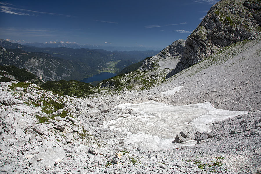 Pod Vrhom nad Škrbino
Spust s sedla Škrbina proti planini za Migovcem,
Ključne besede: vrh nad škrbino sedlo škrbina