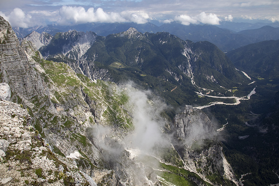 S Špika Hude police
Pogled na Dve špici in Poldašnji špici.
Ključne besede: špik hude police planinadve špici poldašnja špica