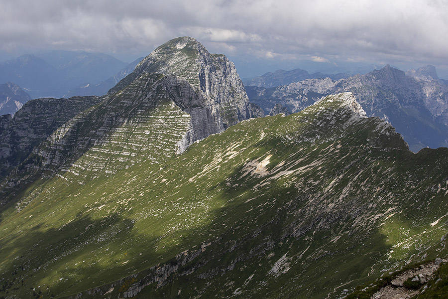 Strma peč
Približana Strma peč in pod njim Zabuš.
Ključne besede: strma peč zabuš