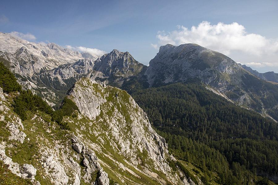 Pot proti Jezerskemu prevalu
Z Jezerskega Stoga proti Jezerskemu prevalu.
Ključne besede: jezerski stog preval