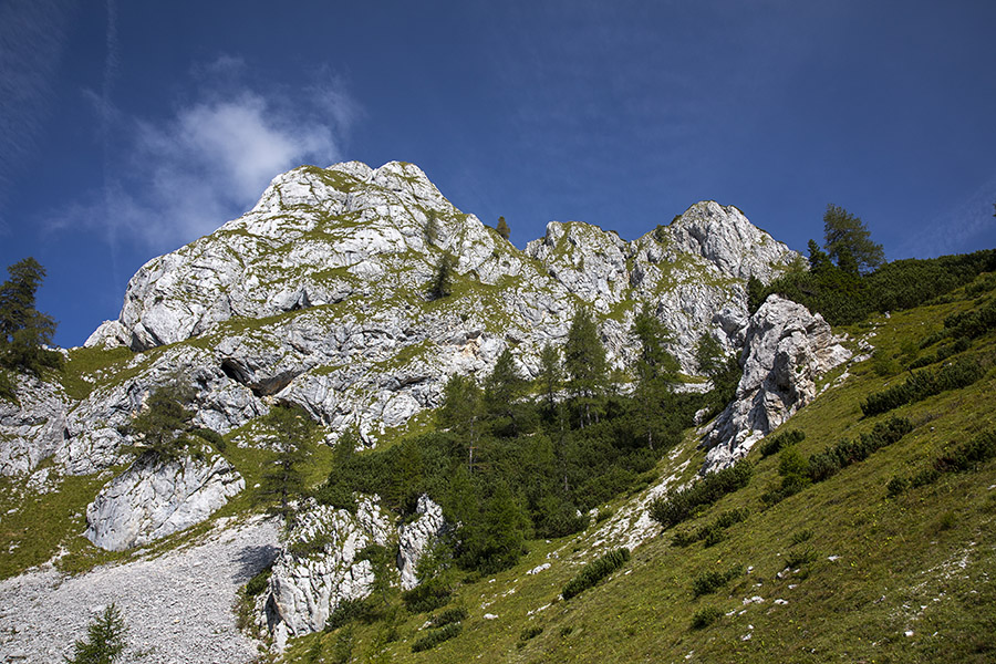 Adam in Eva
Južna stran vrhov Adama in Eve. Spust z Jezerskega prevala.
Ključne besede: adam eva jezerski preval