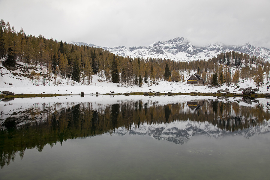 Ob Dvojnem jezeru
Klasika, ki je seveda lepša ob sončnem vremenu.
Ključne besede: dvojno jezero