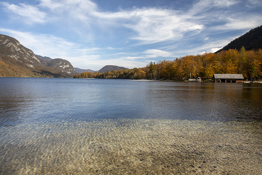 Čolnarna
Čolnarna ob Bohinjskem jezeru (Ukanc).
Ključne besede: bohinj bohinjsko jezero ukanc
