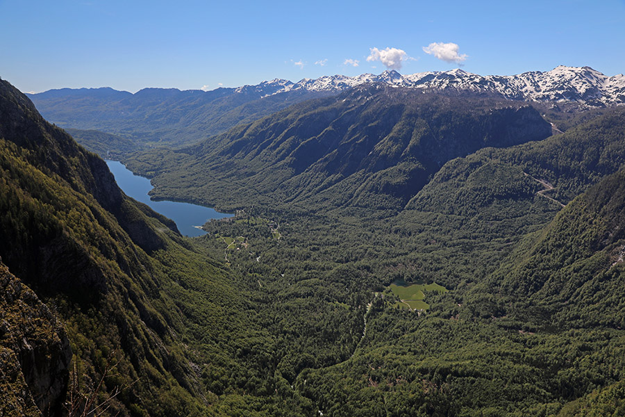 Z Orliča
Pogled na zahodni del Bohinjske doline.
Ključne besede: komarča črno jezero orlič bohinj
