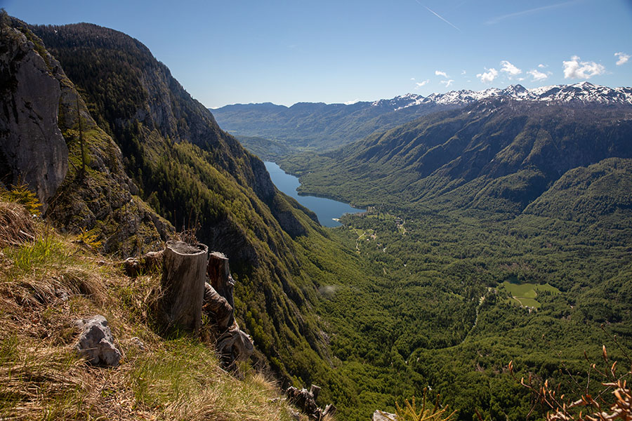 Podled v Ukanc
Z Orliča. Pogled na zagodni del Bohinjske doline (Ukanc) in na del Bohinjskega jezera.
Ključne besede: komarča črno jezero orlič bohinj