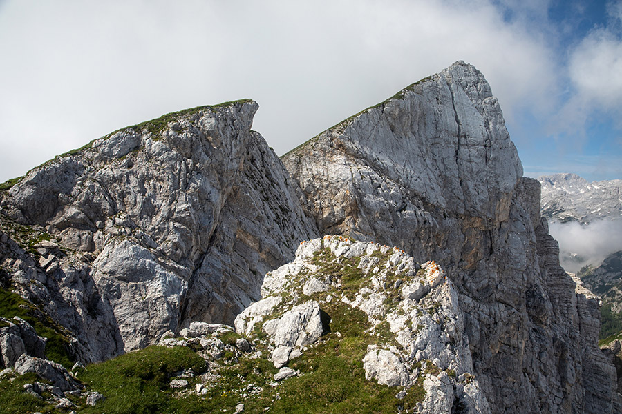 Proti Toscu
Vmesne pečine med Velikim Draškim vrhom in Toscem.
Ključne besede: veliki draški vrh tosc