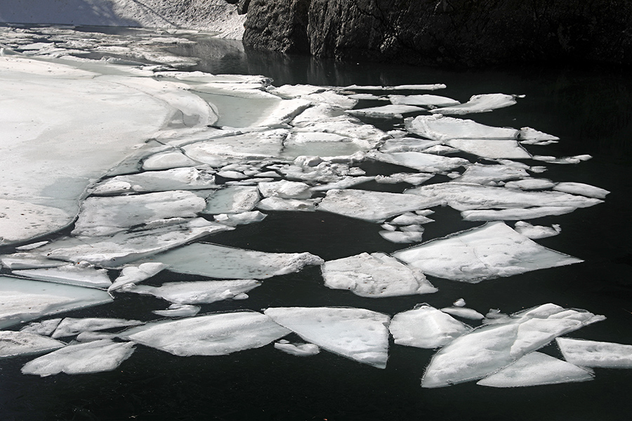 Kosi ledu
Kosi ledu na Črnem jezeru.
Keywords: črno jezero