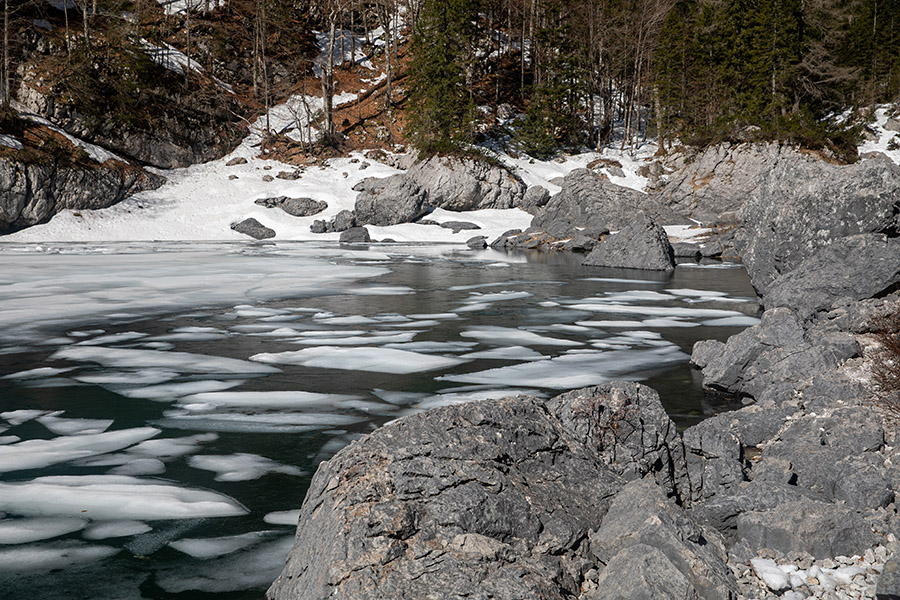 Črno jezero
Črno jezero.
Ključne besede: črno jezero