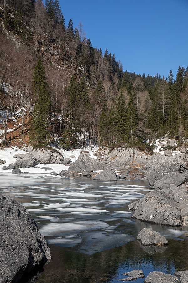 Črno jezero
Črno jezero.
Ključne besede: črno jezero