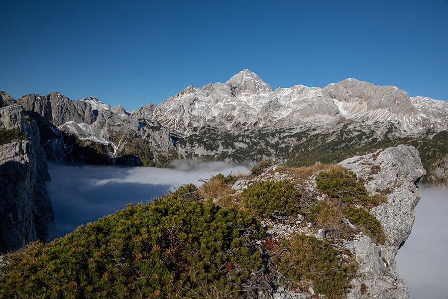 Na Kačjem robu
Na Draškem robu. Razgled na Triglav in megla nad Krmo.
Ključne besede: draški rob triglav krma