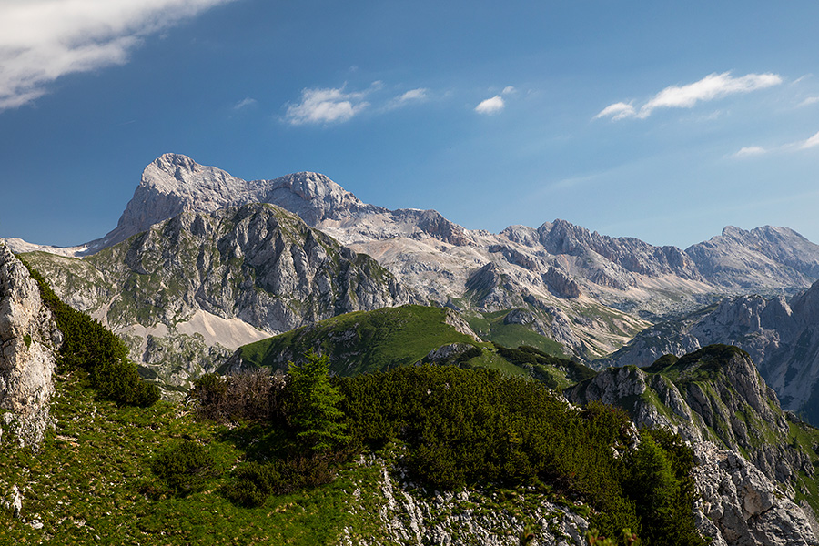 Triglav s sosedi
Z Ogradov.
Ključne besede: ogradi triglav mišelj vrh rž rjavina prevalski stog adam eva