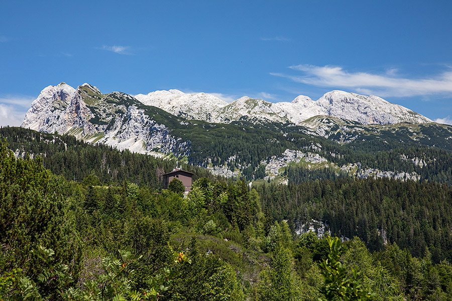 Dom na Komni
Dom na Komni.
Ključne besede: planina govnjač komna dom na komni