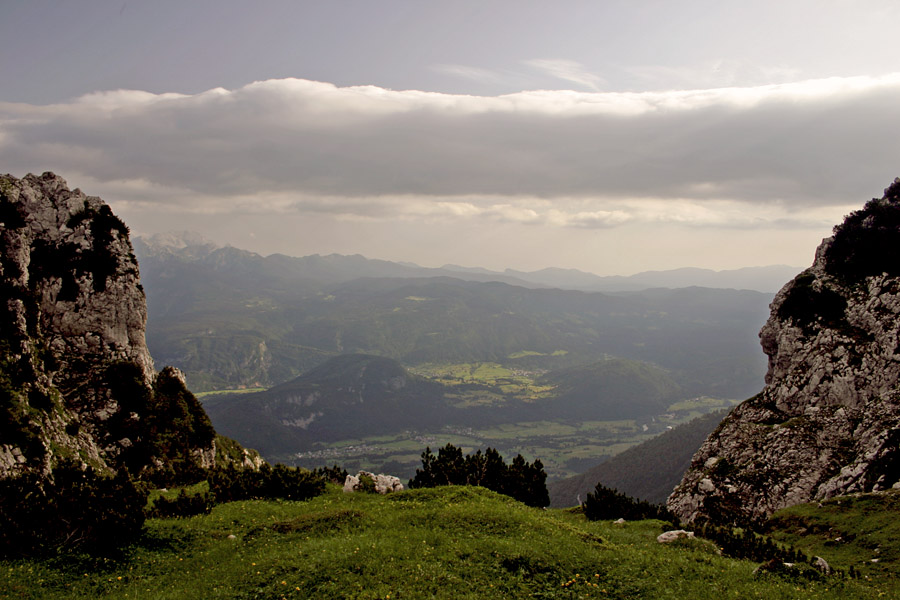 Iz konte Žalostnica
Preden vstopimo v konto Žalostnica, se lahko še zadnjič ozremo proti Bohinju.
Ključne besede: konta žalostnica bohinj