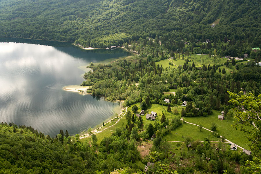 Ukanc
Del Bohinjskega jezera v Ukancu. Z razglednika pod Pršivcem.
Ključne besede: bohinjsko jezero ukanc