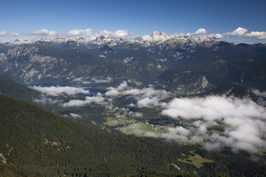 Bohinj v meglicah
Meglice nad Spodnjo Bohinjsko dolino. Z Lisca.
Ključne besede: spodnja bohinjska dolina lisec