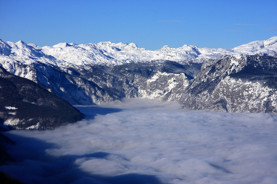Megle Bohinja
Dokaj klasičen zimski prizor - megla nad Bohinjsko kotlino. Z Možica.
Ključne besede: možic bohinj