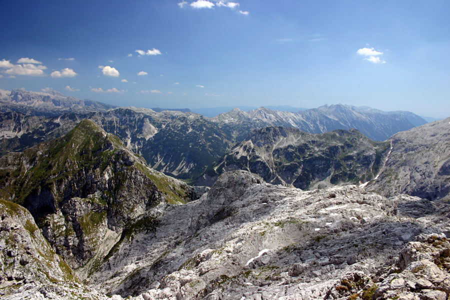 S Krnčice
Lemež, na sredini Griva, Šmohor, zadaj del Triglavskega pogorja in južne Bohinjske gore.
Ključne besede: krnčica griva šmohor triglavsko pogorje južne bohinjske gore