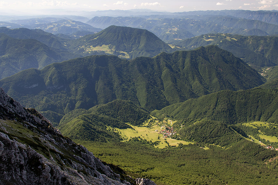 Z Velikega Raskovca
Vasica spodaj je Rut.
Ključne besede: veliki raskovec rut