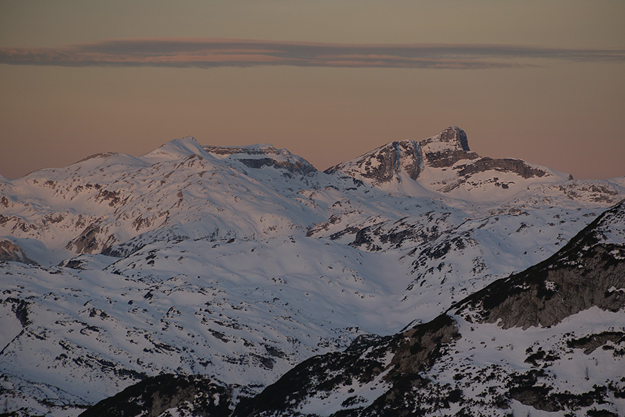 Krn
Sonce je obsijalo tudi Krn. Med Slatno in Kredo.
Ključne besede: slatna kreda krn
