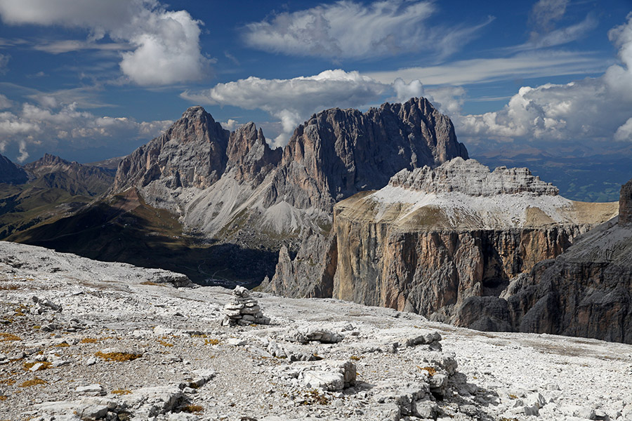 Nad dolino Val Lasties. Pogled proti Punta Grohmann, Sassolungu in Piz Ciavaces.
Ključne besede: sas de pordoi val lastes punta grohmann sassolungo piz ciavaces