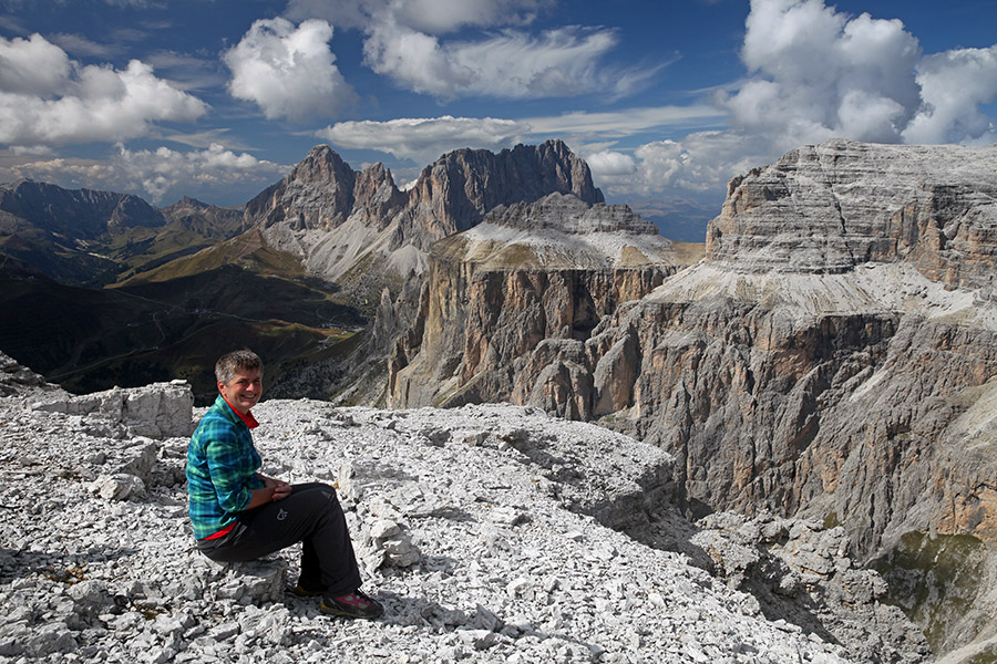 Nad dolino Val Lasties. Pogled proti Sassolungu in Piz Ciavaces.
Ključne besede: sas de pordoi val lastes punta grohmann sassolungo piz ciavaces