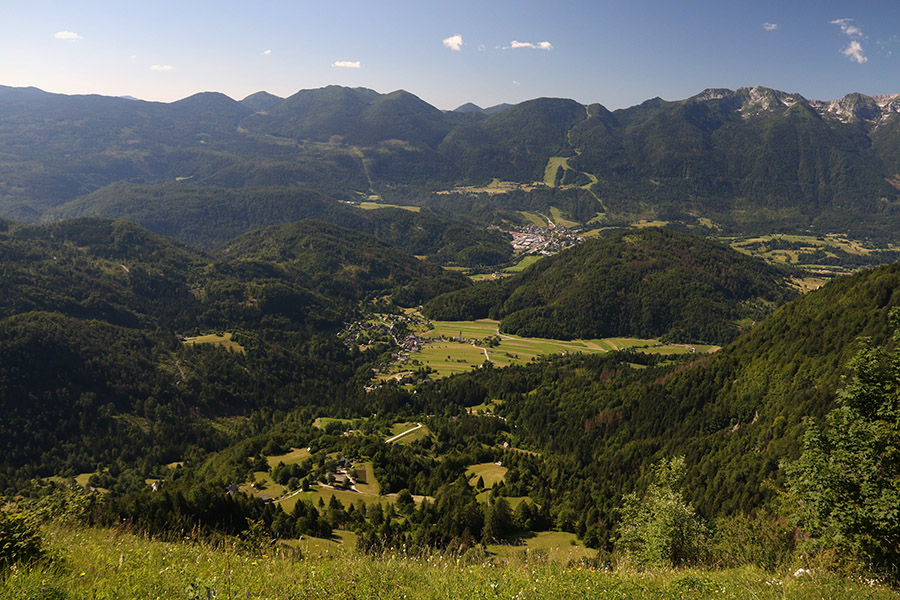 Razglednik nad Podjeljami
Razglednik nad Podjeljami.
Ključne besede: razglednik peči podjelje bohinj