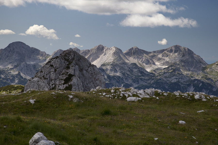 Izpod Kopice III.
Proti Veliki Tičarici in južnim bohinjskim goram.
Ključne besede: velika tičarica južne bohinjske gore