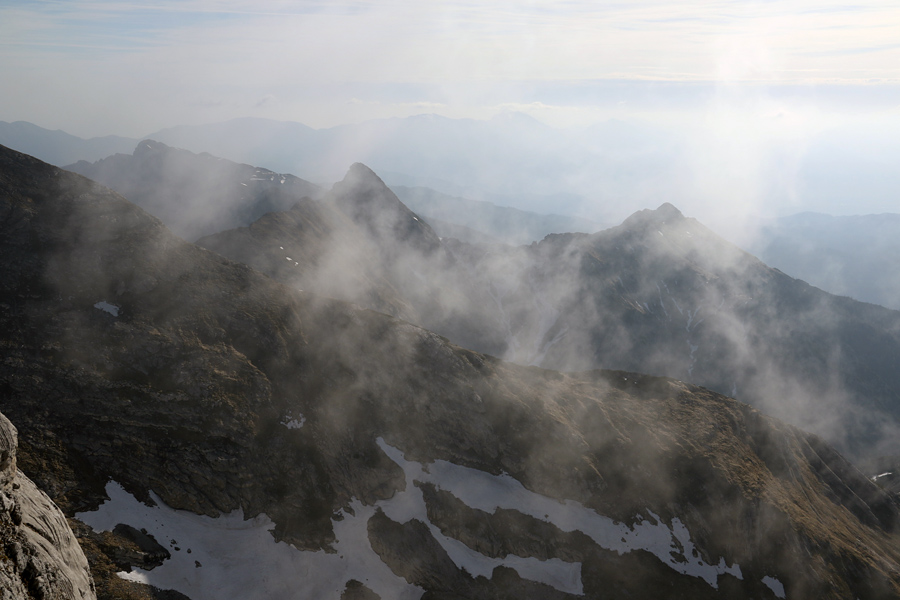 S Tosca
Mali Draški vrh in Ablanca sta se skrivala v megli.
Ključne besede: tosc mali draški vrh ablanca
