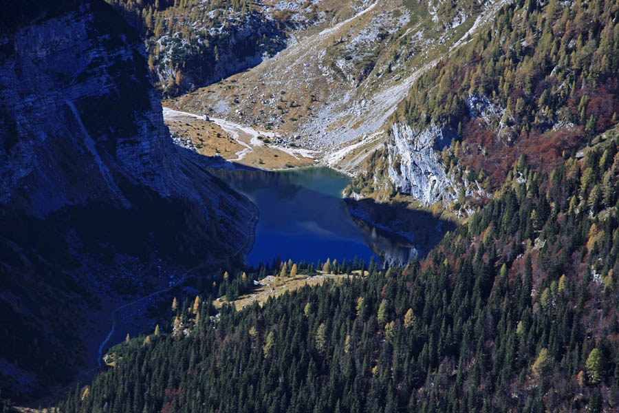 Pogled na jezero
Krnsko jezero z Velike Babe.
Ključne besede: krnsko jezero velika baba