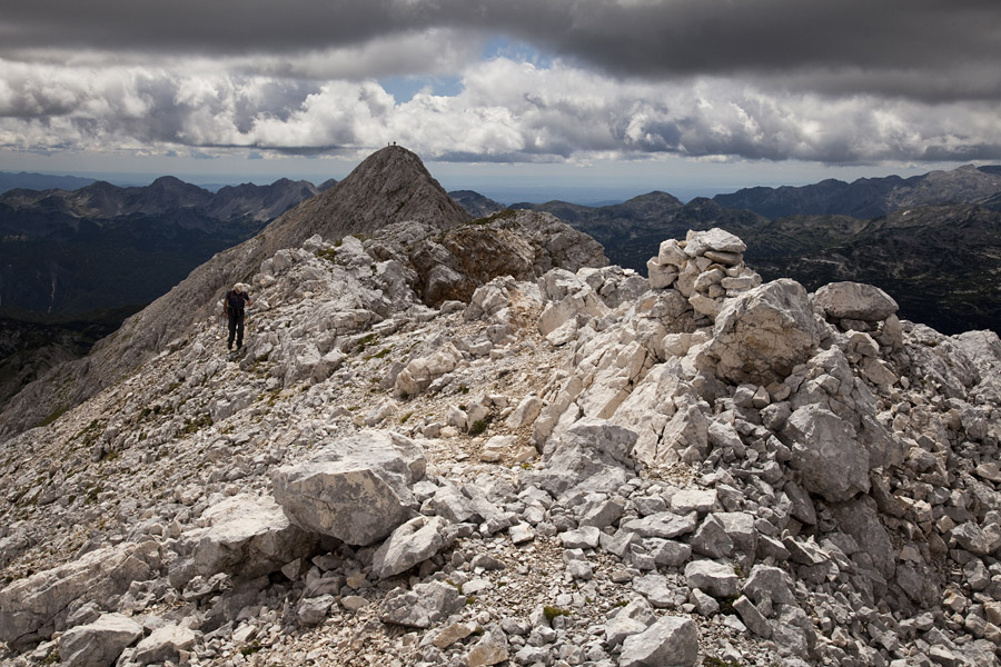 Na Veliko Zelnarico
Zadnji vrh ture - Velika Zelnarica.
Ključne besede: velika zelnarica