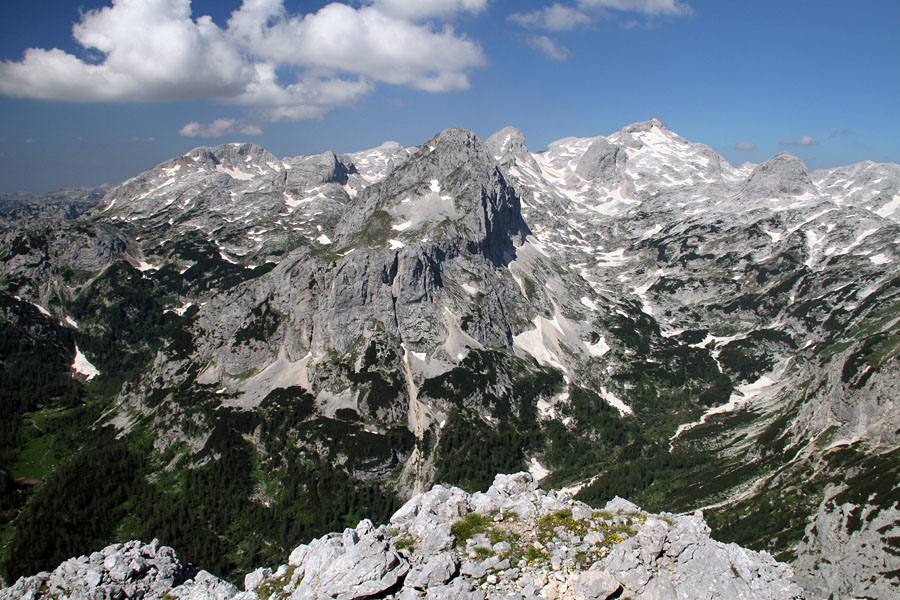 Raj pod Triglavom
Zahodni vrhovi nad dolino Velo polje. Z Vernarja.
Ključne besede: vernar velo polje nišelj vrh kanjavec