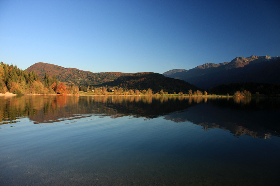 Jesen v Bohinju I
Bohinjsko jezero jeseni.
Keywords: bohinjsko jezero bohinj jesen