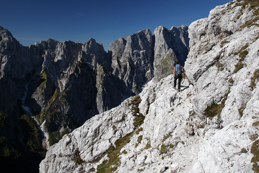 Proti vrhu
Proti Vrhu Velikega Nabojsa se odpre razgled proti Montažu.
Ključne besede: veliki nabojs montaž
