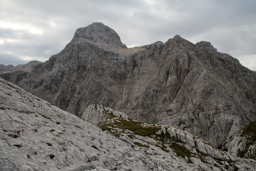Nad sedlom Luknja
Severna Triglavska stena. Nad sedlom Luknja.
Ključne besede: triglav severna stena luknja sedlo pihavec