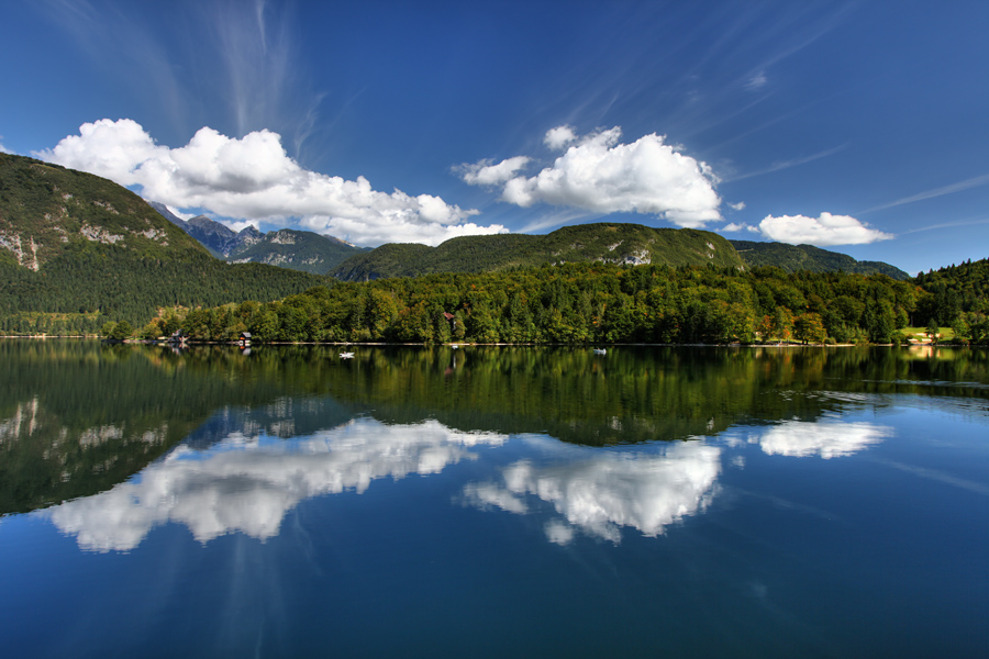 Zgodnja jesen II.
Zgodnja jesen na Bohinjskem jezeru.
Ključne besede: bohinj bohinjsko jezero