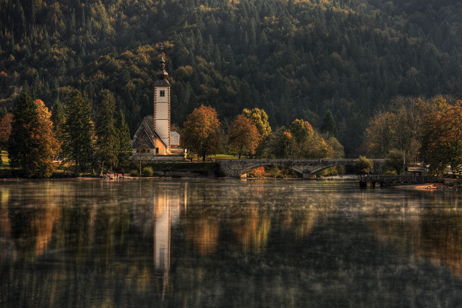 Prišla je jesen
Po daljšem času še ena Bohinjska "klasika". 
Ključne besede: bohinjsko jezero cerkev svetega janeza ribčev laz