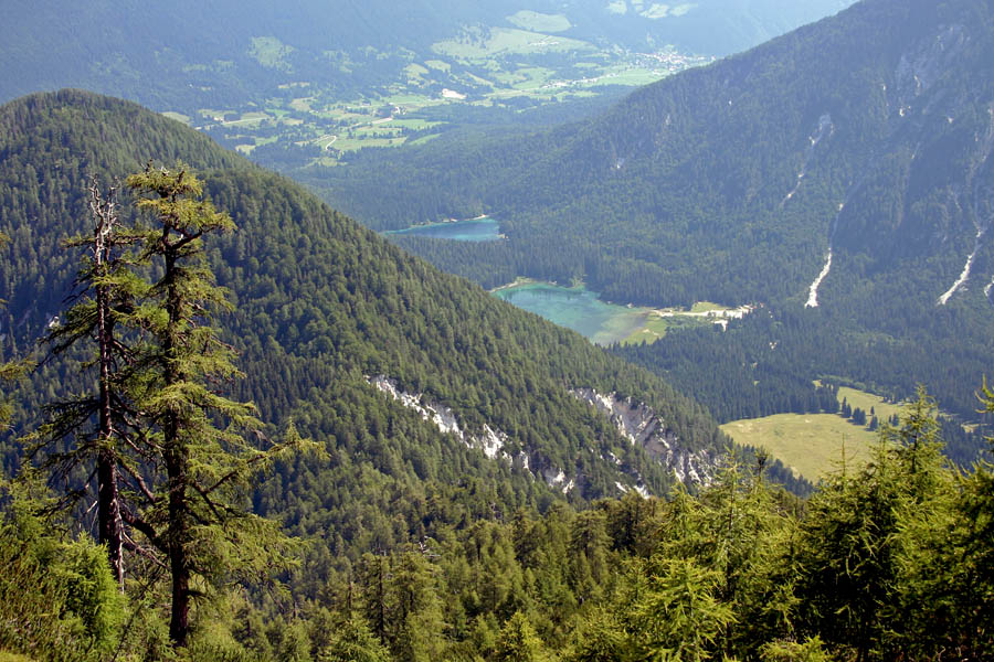 Belopeška jezera
Pogled na Belopeška (Mangartska) jezera s poti na Poldnik (Kopa).
Ključne besede: belopeška mangartska jezera poldnik kopa
