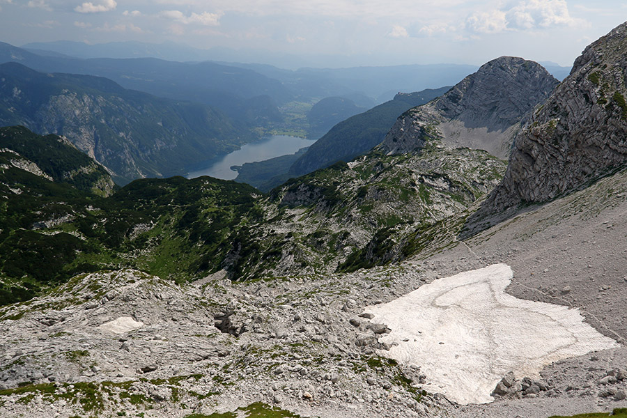 S sedla Škrbina
S sedla Škrbina. Bohinjsko jezero.
Ključne besede: sedlo škrbina bohinjsko jezero