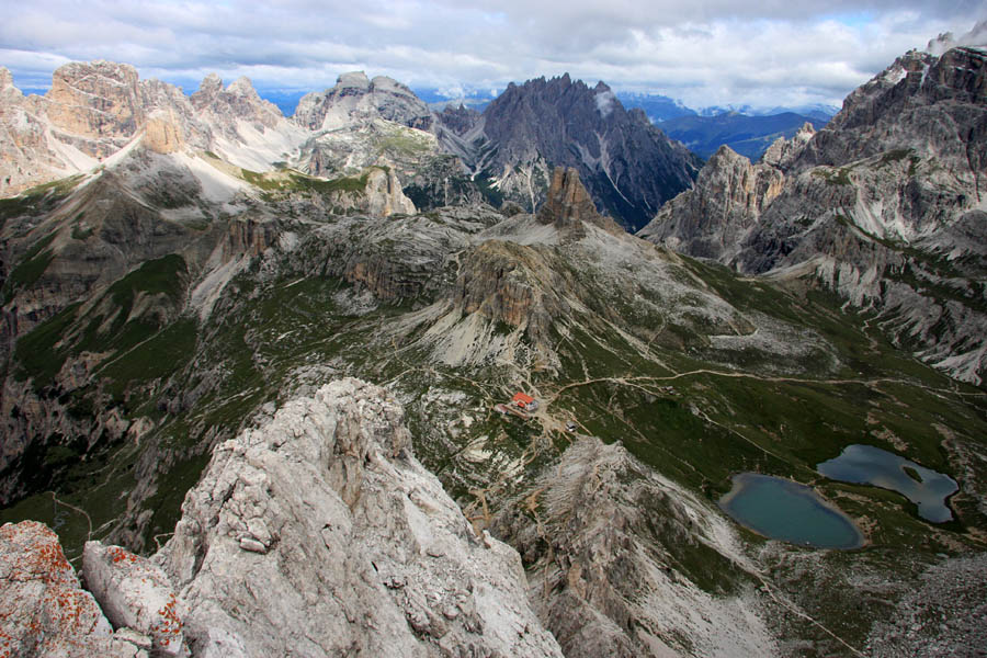 Z Monte Paterna II.
Pogled proti koči Locatelli.
Ključne besede: monte paterno koča locatelli dolomiti