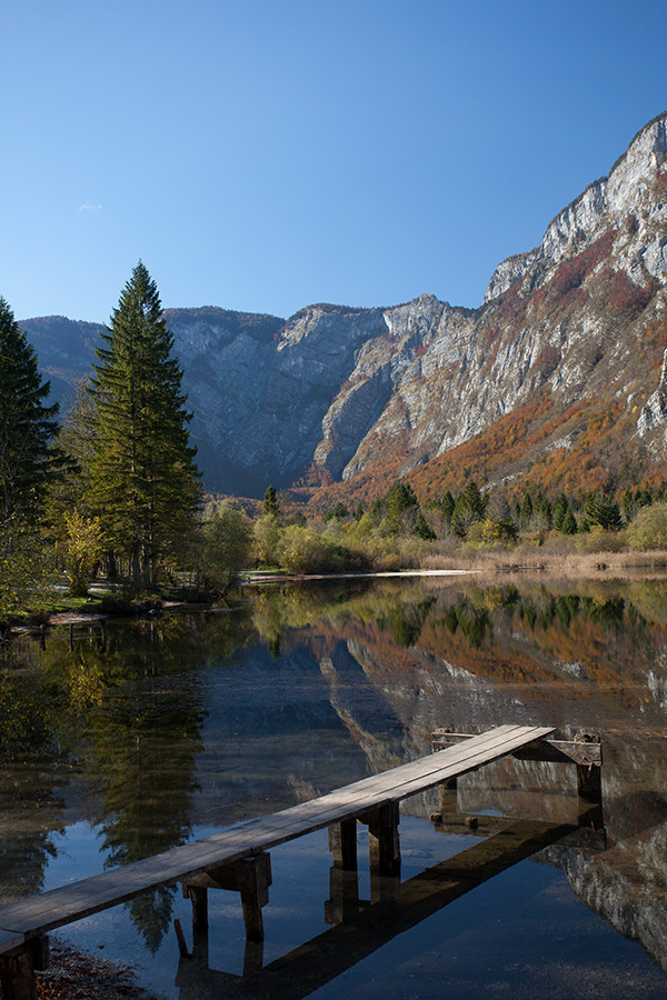 Bohinjsko jezero
Pri čolnarni v Ukancu.
Ključne besede: bohinjsko jezero