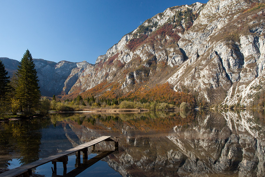 Bohinjsko jezero
Pri čolnarni v Ukancu.
Ključne besede: bohinjsko jezero