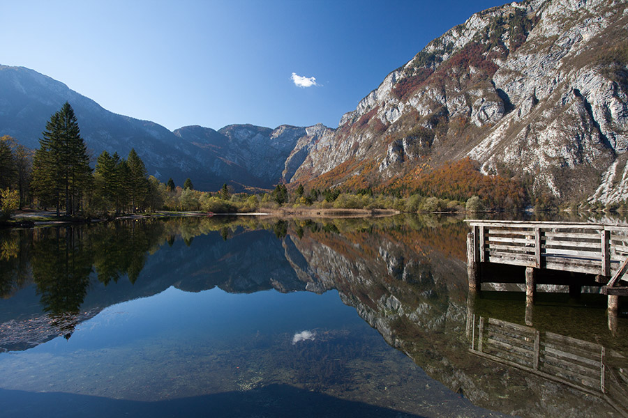 Bohinjsko jezero
Pri čolnarni v Ukancu.
Ključne besede: bohinjsko jezero