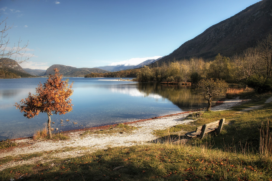 Jesen v Bohinju II.
Na obali Bohinjskega jezera. Ukanc.
Ključne besede: bohinjsko jezero ukanc