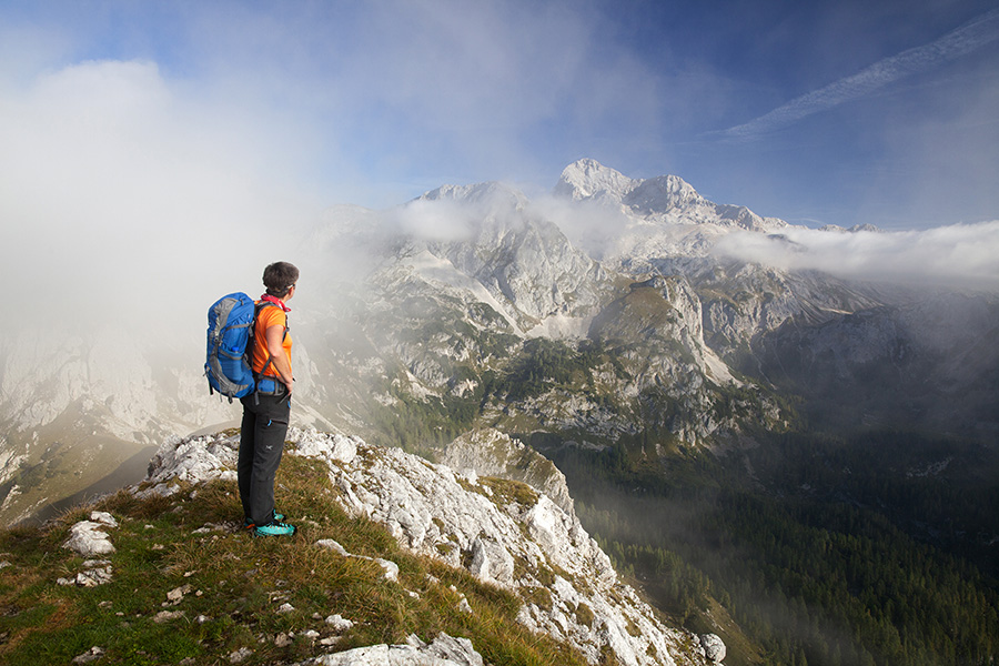 Jezerski Stog
Na vrhu Jezerskega Stoga. Par minut sva uživala v razgledih, potem so gore zelo hitro zagrnili oblaki.
Ključne besede: jezerski stog triglav