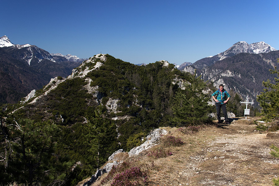 Podgorski vrh
Z vzhodnega vbrha, zadaj pa se vidi zahodni Podgorski vrh (Monte Nebria).
Ključne besede: podgorski vrh monte nebria
